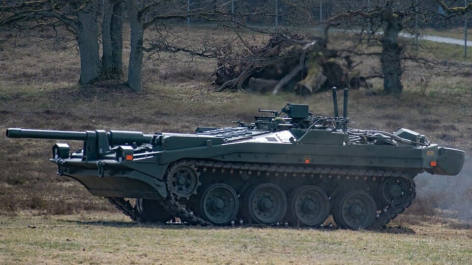 Strv 103 demonstrating mobility at P7 Revingehed